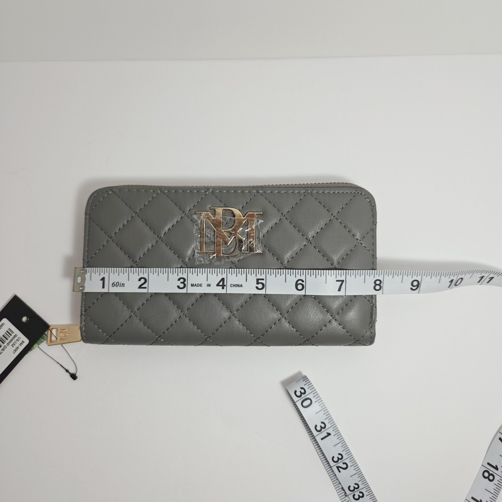 Badgley Mischka Grey Quilted Zip Around Wallet Vegan Leather Gold Logo Wristlet - Picture 9 of 9